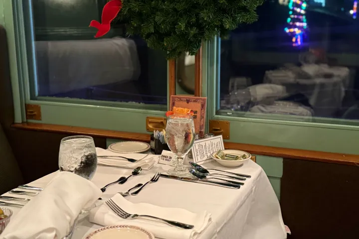 Reserve Your Spot on the Christmas Dinner Train for an Unforgettable Evening