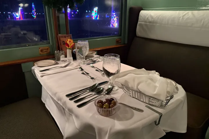 Celebrate Christmas in Style with a Dinner Train Journey Through Chattanooga