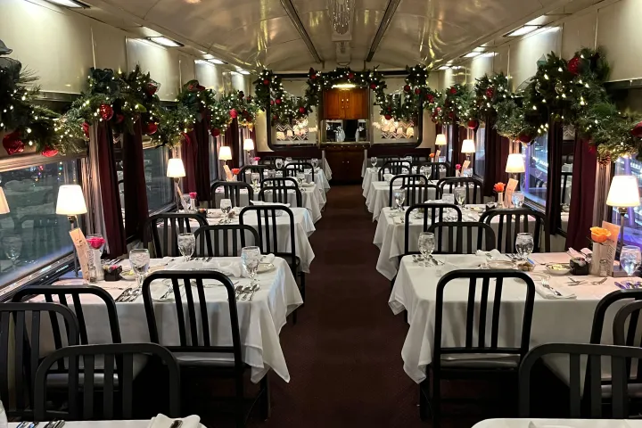 Celebrate Christmas with a Unique Dinner Train Experience in Chattanooga
