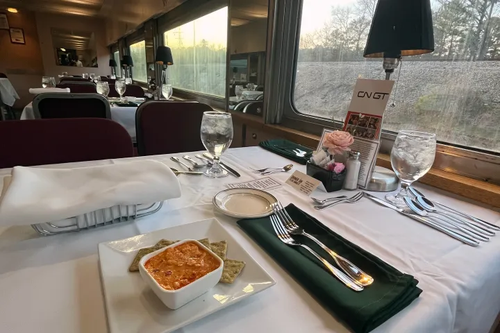 A Dining Experience Like No Other – Fine Cuisine Served Aboard a Moving Train!