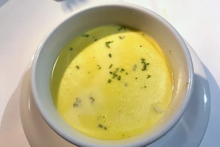 Elegant Dining Meets Classic Rail Travel – Reserve Your Dinner Train Experience Now!