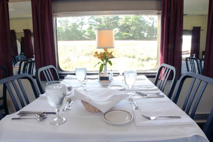 Experience Fine Dining on Tennessee's Tracks.