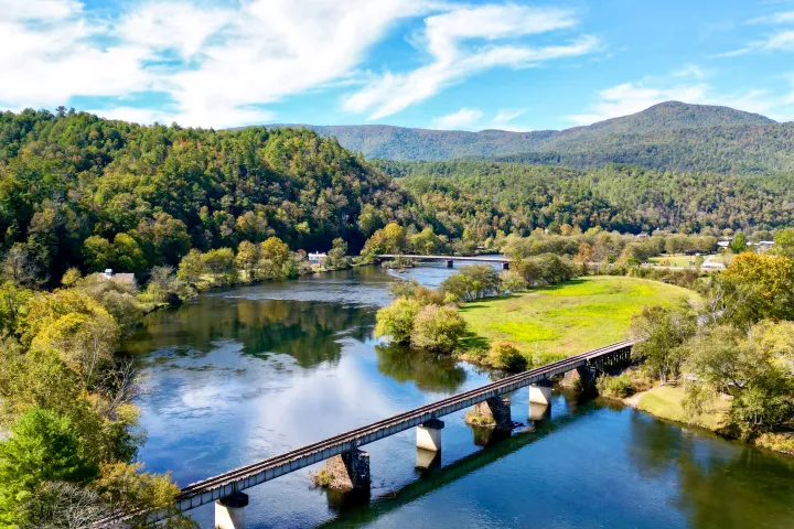 Hiwassee Loop Train crossing the bridge