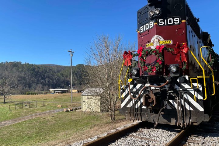 Hiwassee's Enchanting Holiday Train Ride Awaits You!