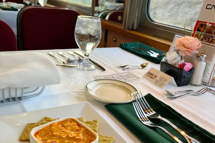 Enjoy a Gourmet Dinner Aboard a Historic Train – Book Your Table Today!