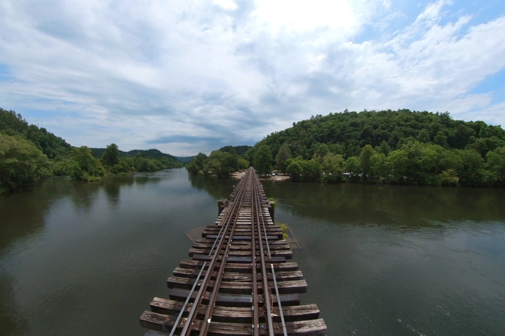 Railroad enthusiasts and nature lovers will enjoy the Hiwassee Loop and Copperhill Special train rides. The Hiwassee Loop travels along the Hiwassee River, providing passengers with beautiful views of the water and the surrounding mountains. Both rides are a must-do for anyone visiting the area!