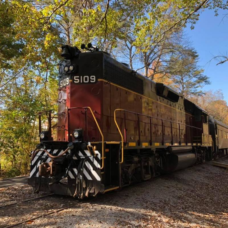 Southern Railway's 5044 & 5109: Powerful GP38-2 Units with Unique High Short Hoods