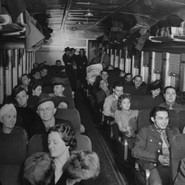 The coach also underwent aesthetic changes, receiving an arched roof in place of the clerestory, and its windows were sealed.