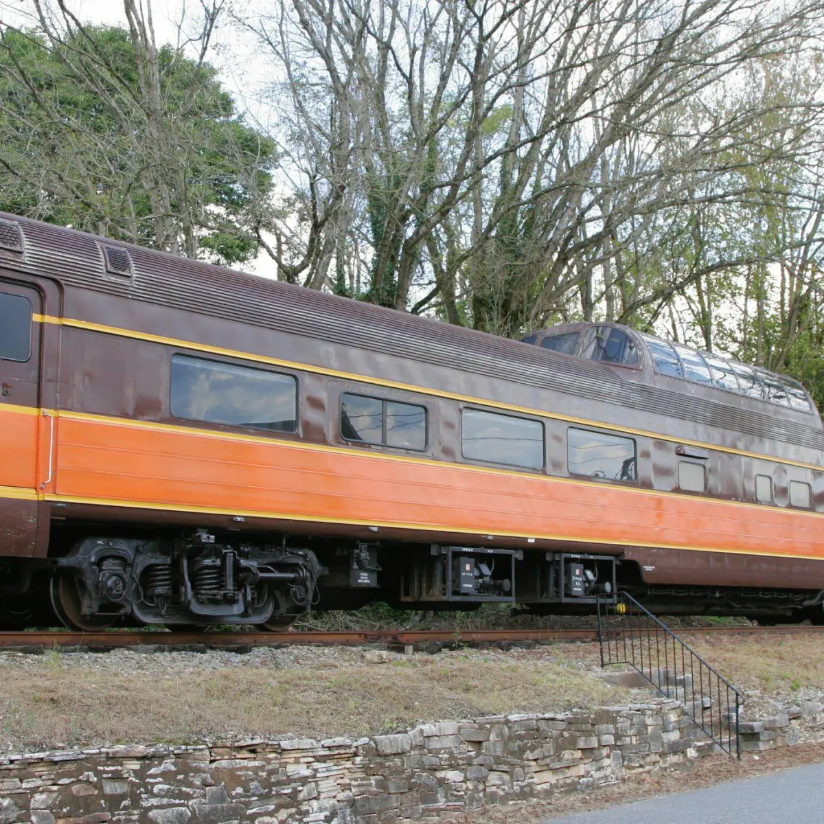 In 1955, the Budd Company manufactured Great Northern 9410 vista dome/coach for the Great Northern's 