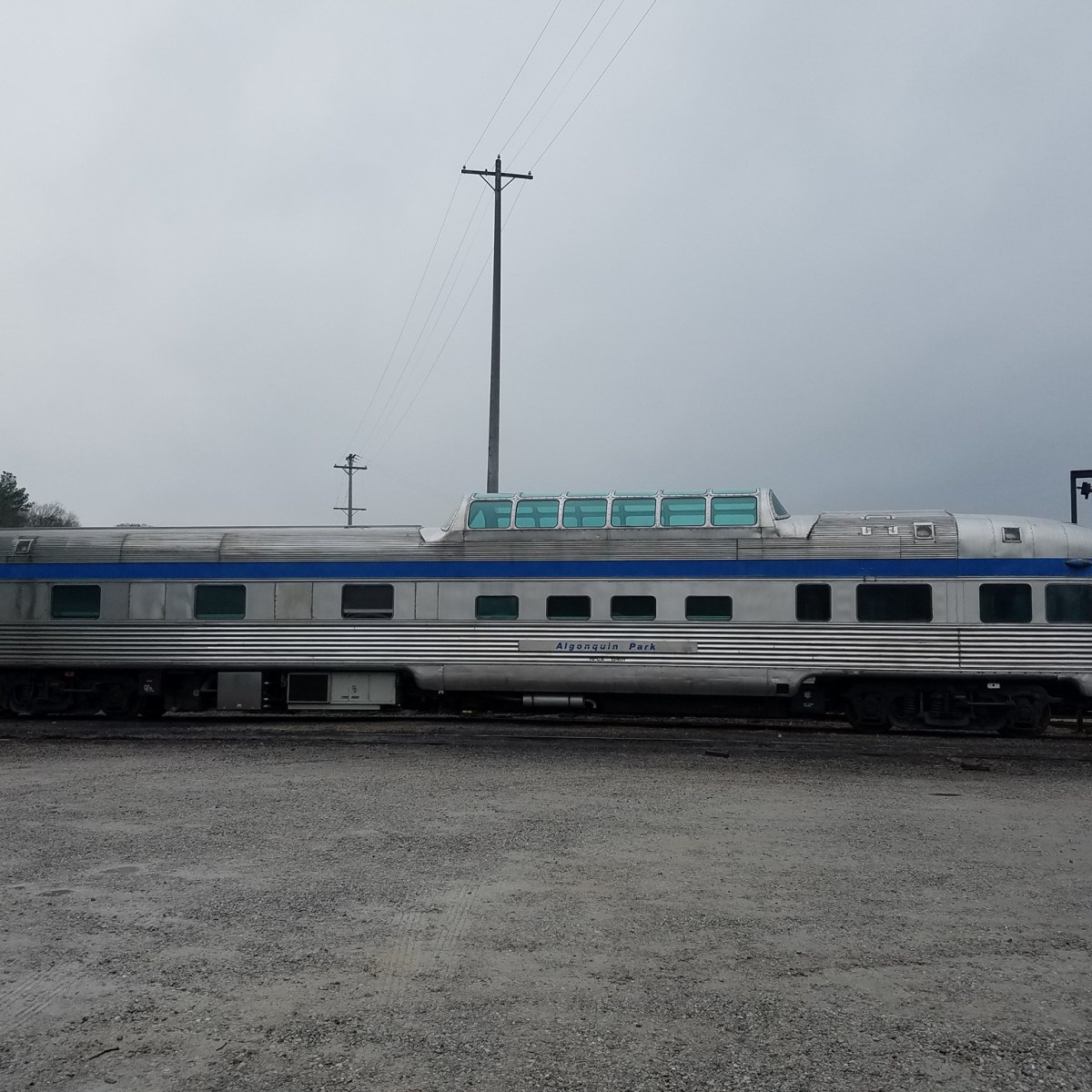 The Algonquin Park car was a luxurious way to travel, with plenty of space to relax and enjoy the view. The dome area provided an even better view, letting passengers take in the scenery as they traveled.