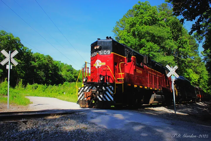 Autumn's Palette by Rail: Tennessee’s Seasonal Showcase.