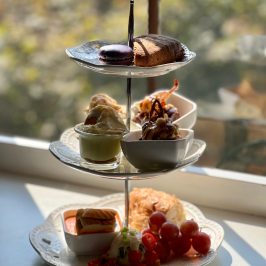 The Tennessee Valley Railroad Museum is home to a variety of different exhibits, including a tea room that serves a variety of scones and other desserts. The tea room also has a selection of quiche, sandwiches, and soups.