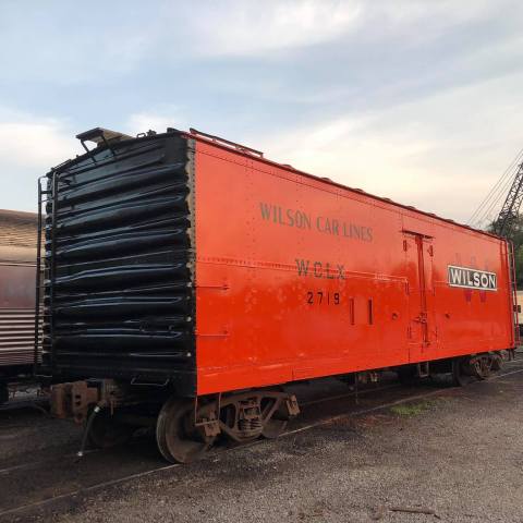 Explore Wilson Car Lines 2719, a classic reefer that revolutionized the American perishable goods transport in the mid-20th century.