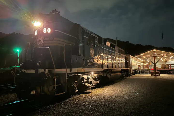 a train stopped at a traffic light