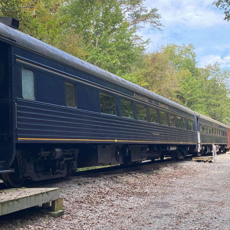 The Hiwassee River Gorge Train: An Engineering Marvel in Autumn