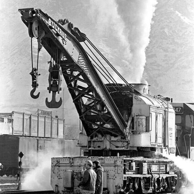 Crane No. 903008: Merging History with Modern Railcraft