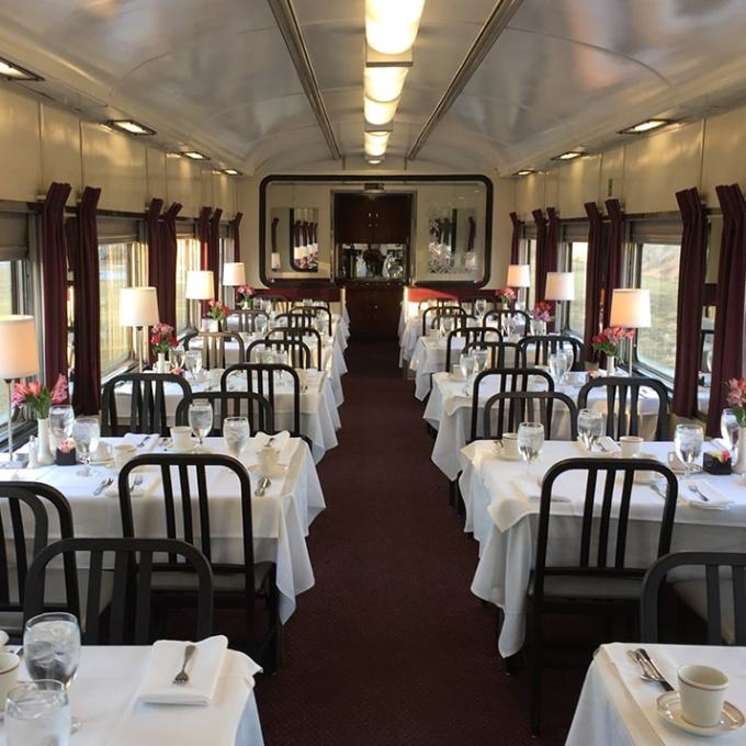 Tennessee Valley's Autumn Dinner Train: A Culinary Journey on Rails