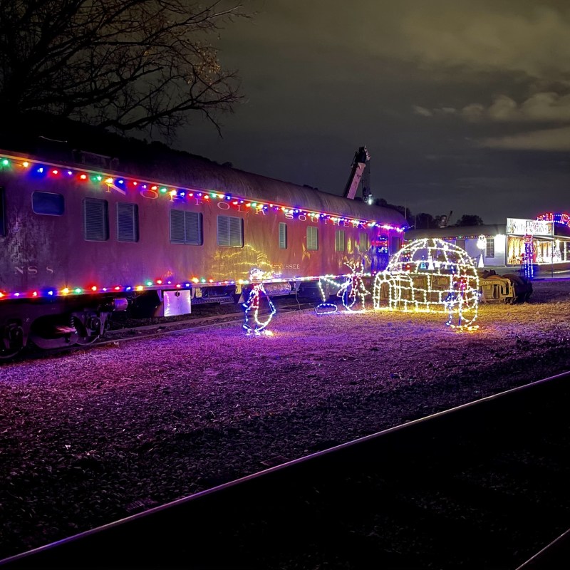 Festive Facades & Christmas Carriages