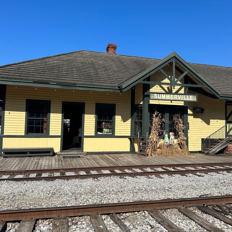 Ride Through Colors: East Tennessee's Fall Train Tours