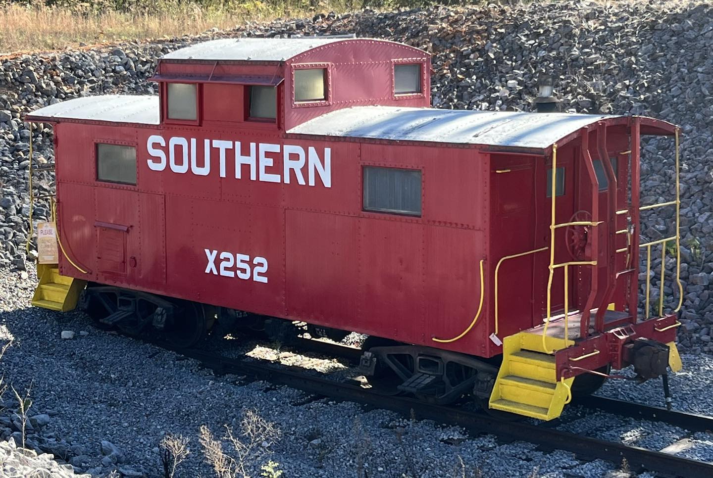 X252 Caboose: A Festive Photo Opportunity X252 Caboose: A Festive Photo Opportunity
