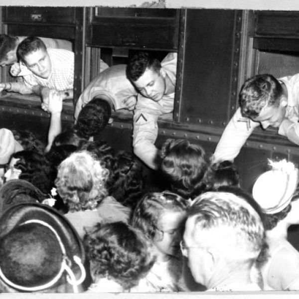 Tribute to Heroes: Veterans Ride Free