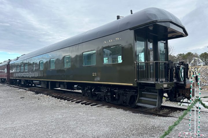 Office Car 21's Southern Livery Debut at Grand Junction