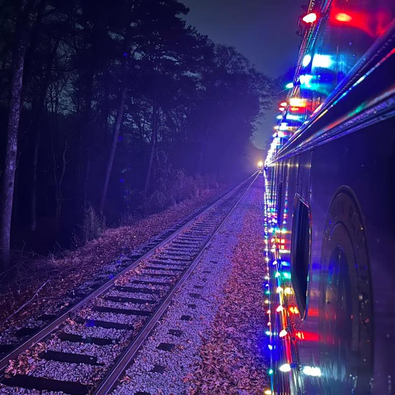 Holiday Lights Train: A Festive Chattanooga Experience!