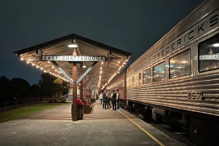 Celebrate Love with Dinner and a Train Ride on Valentine’s Day