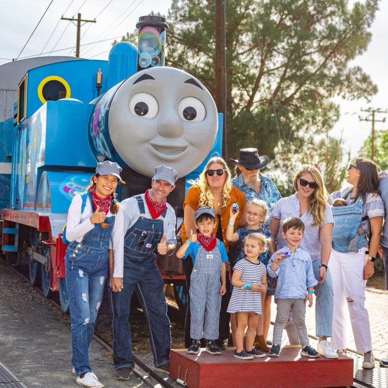 Join Thomas the Tank Engine's Colorful Bubble Journey!