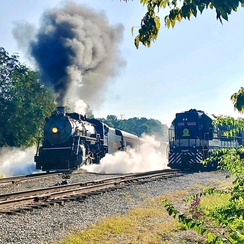 Southern Railway 4501 & GP38-2 5000: Legends of Rail History