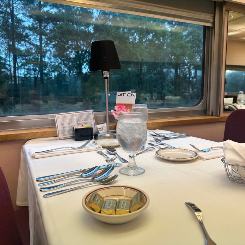 2025 Valentine Dinner Train – A Unique Evening of Romance on Vintage Railcars