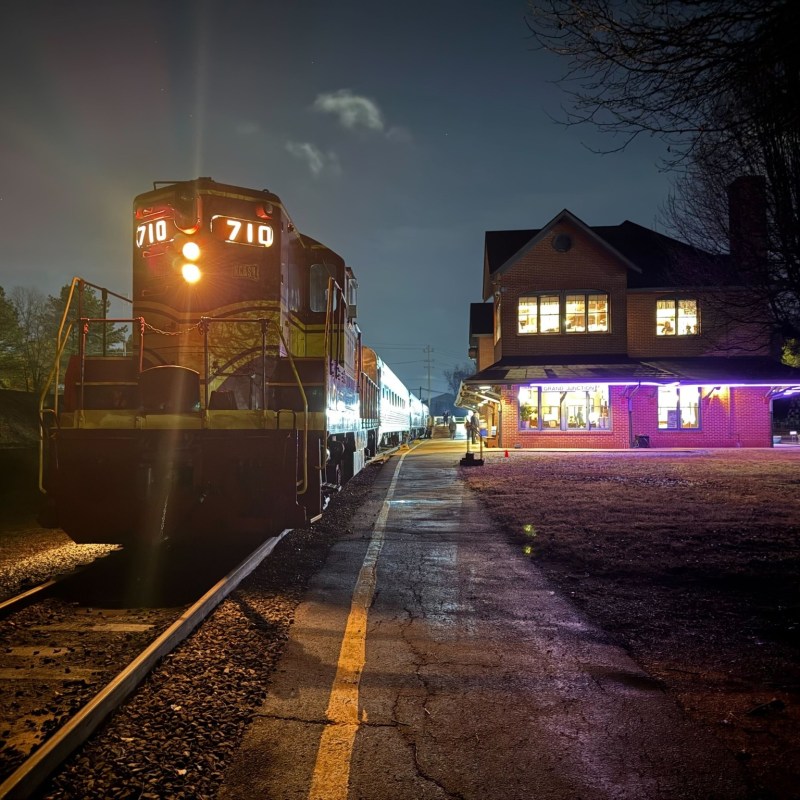 Sweeten Your Valentine’s Day with a Missionary Ridge Train Ride