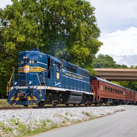 Mother’s Day Rail Rides & Model Trains